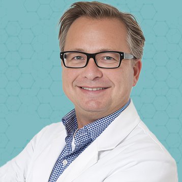 Dr. Wim de Kerpel, plastic surgeon